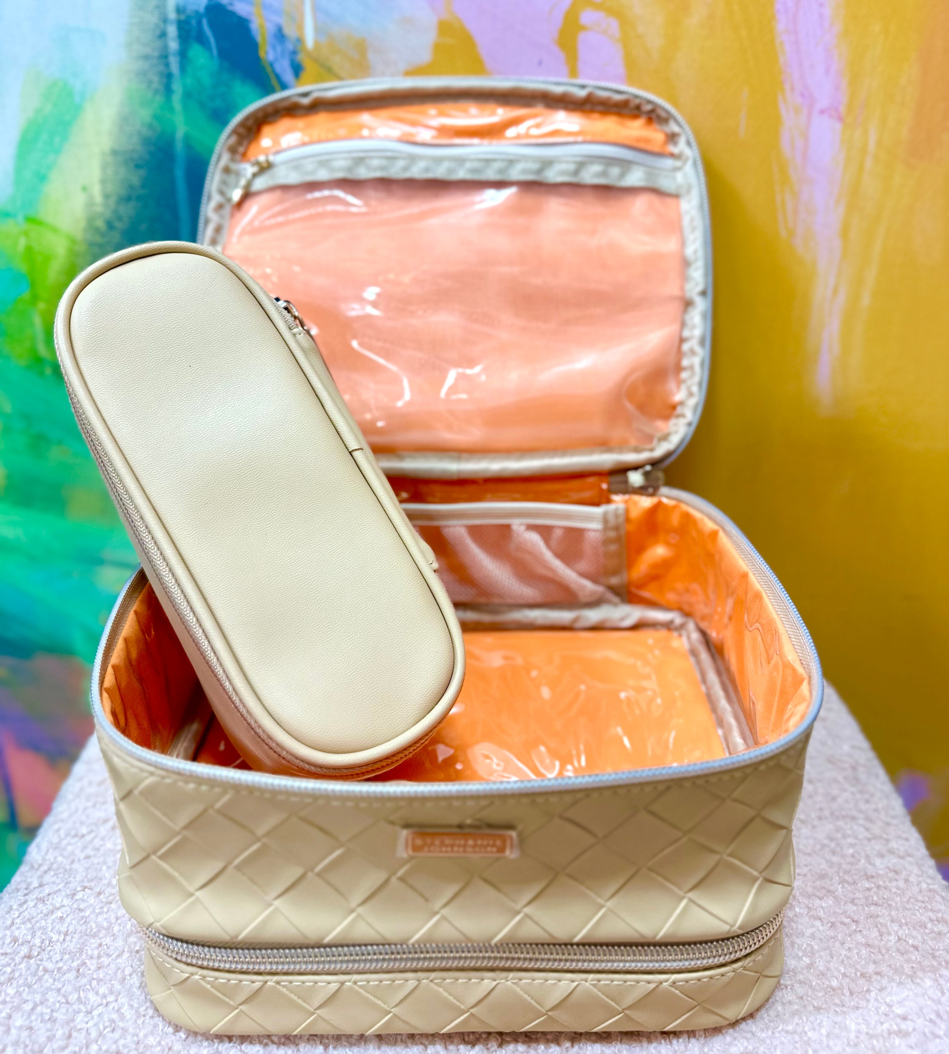 Crème Travel Bag